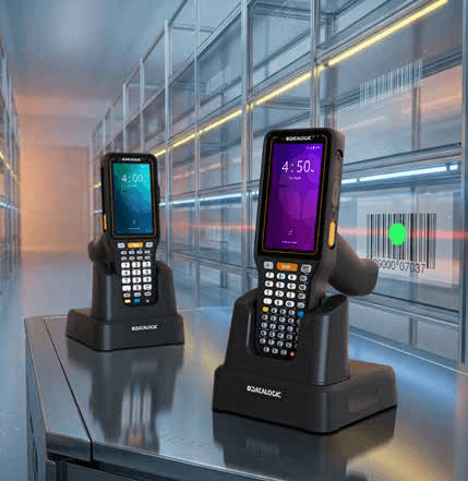 Datalogic Skorpio X40 i X45 w stacjach dokujących na hali magazynowej